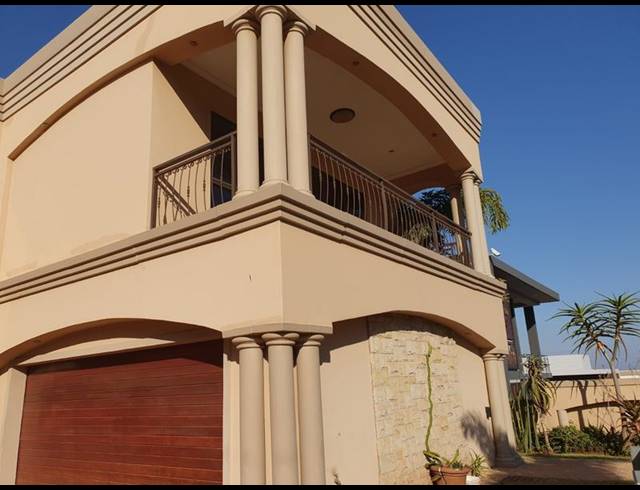 5 BEDROOM HOUSE FOR SALE IN UMHLANGA RIDGE